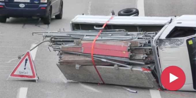 Lieferwagen & Auto - Zwei Selbstunfälle kurz nacheinander in Uster ZH