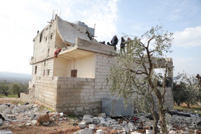 Ein zerstörtes Haus am Morgen nach der Operation der US-Spezialeinheit. Ob es sich dabei um das Versteck des IS-Anführers handelte, ist unklar. US Special forces counterterrorism operation in Syria