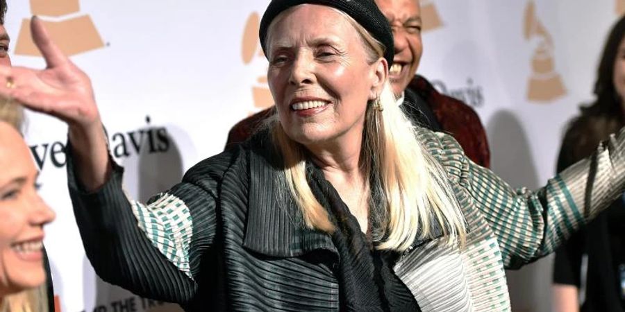 Joni Mitchell bei der Clive Davis Pre-Grammy Gala 2015. Die Sängerin zieht ihre Musik von Spotify ab. Foto: John Shearer/Invision/dpa