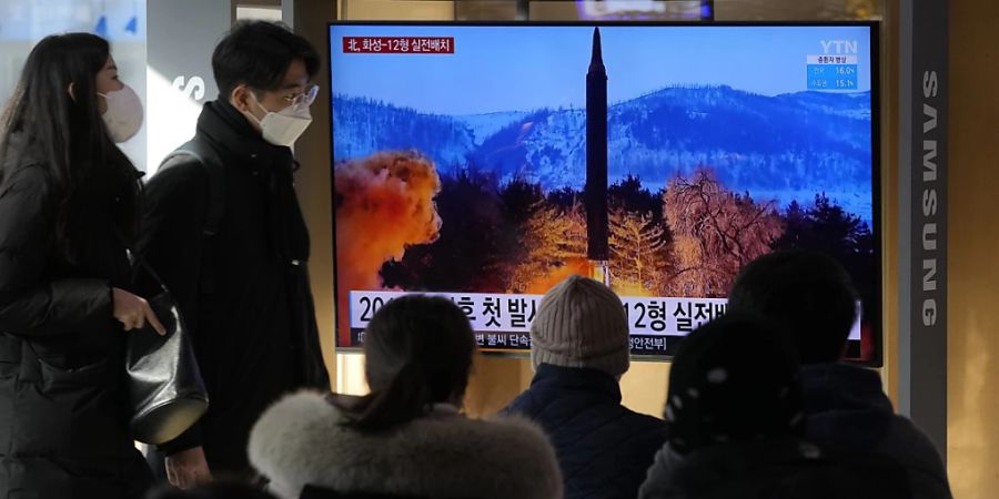 Nordkorea bestätigte am Montag den Teststart einer ballistischen Mittelstreckenrakete. Foto: Ahn Young-Joon/AP/dpa