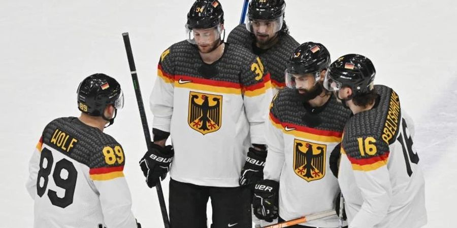 Das deutsche Eishockey-Team musste gegen die Slowakei eine 0:4-Niederlage hinnehmen. Foto: Peter Kneffel/dpa