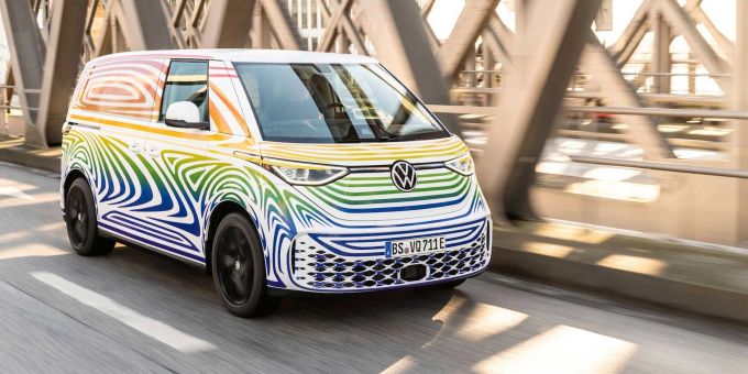 Der VW ID Buzz soll an den legendären Bulli der Fünfziger erinnern 2022 VW ID Buzz