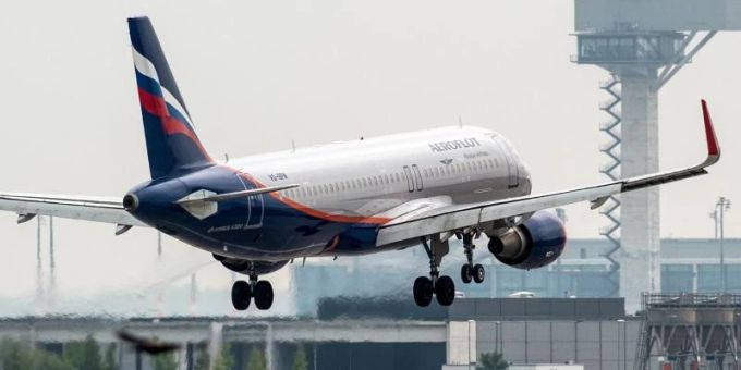 Passagierflugzeug der Aeroflot landet am BER. Deutschland sperrt ab Sonntagnachmittag den Luftraum für russische Maschinen. Foto: Patrick Pleul/dpa-Zentralbild/dpa Passagierflugzeug der Aeroflot landet am BER. Deutschland sperrt ab Sonntagnachmittag den Luftraum für russische Maschinen. Foto: Patrick Pleul/dpa-Zentralbild/dpa