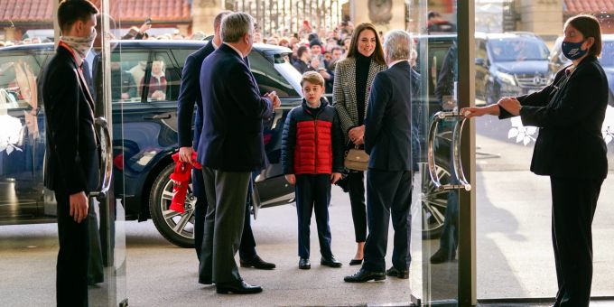 Prinz George arbeitete auf einer Ziegenfarm in den Ferien. Dies verriet nun Herzogin Kate. Prinz George William Kate