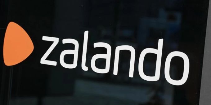 Für die Aktie von Zalando geht es bergauf. Foto: Jens Kalaene/dpa-Zentralbild/dpa zalando aktie