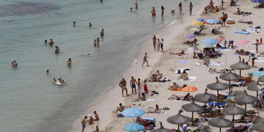 Fast zwei Drittel der Deutschen planen eine Urlaubsreise. Foto: Clara Margais/dpa