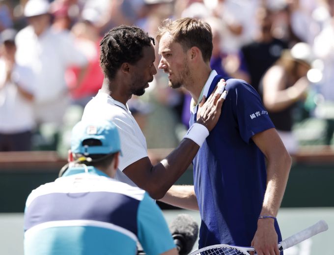 Gael Monfils bezwingt Daniil Medwedew in Indian Wells in drei Sätzen. Monfils