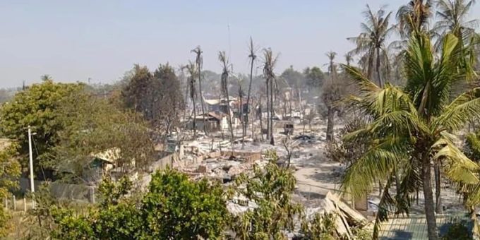 Mwe Tone war eines von zwei Dörfern, die nach Angaben von myanmarischen Nachrichtenagenturen Ende Januar von Soldaten niedergebrannt wurden. Sie glauben, dass die Soldaten nach Mitgliedern einer bewaffneten Miliz suchten, die sich gegen die Militärregierung stellt. Foto: --/AP/dpa Mwe Tone war eines von zwei Dörfern, die nach Angaben von myanmarischen Nachrichtenagenturen Ende Januar von Soldaten niedergebrannt wurden. Sie glauben, dass die Soldaten nach Mitgliedern einer bewaffneten Miliz suchten, die sich gegen die Militärregierung stellt. Foto: --/AP/dpa