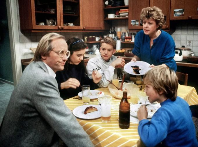 Christian Kahrmann in seiner Rolle als Benny (mitte) in der Lindenstrasse. Christian Kahrmann