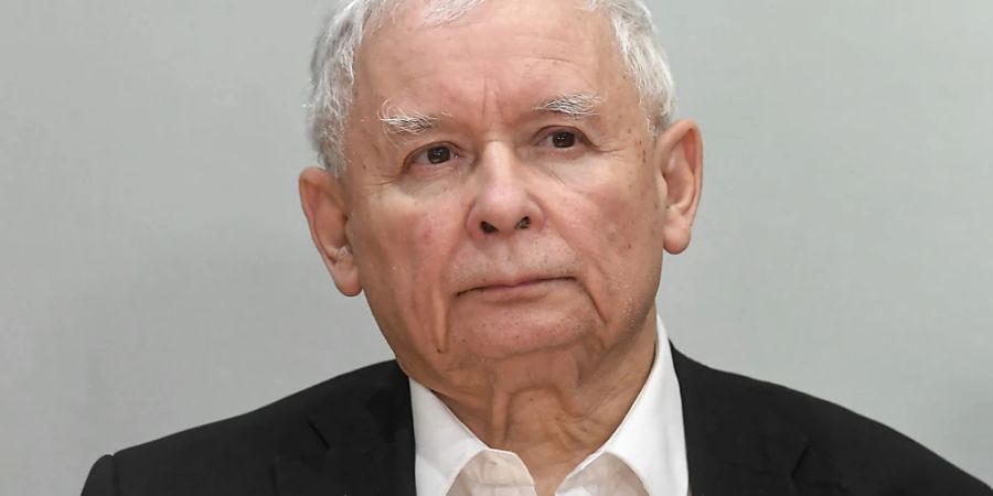 Der polnische PiS-Vorsitzende Jaroslaw Kaczynski ist überzeugt, dass Russland beim Flugzeugabsturz in Smolensk im Jahr 2010 die Fäden gezogen hat. Bei dem Absturz kamen mehrere führende polnische Politiker ums Leben, darunter der Bruder Kaczynskis. (Archivbild)