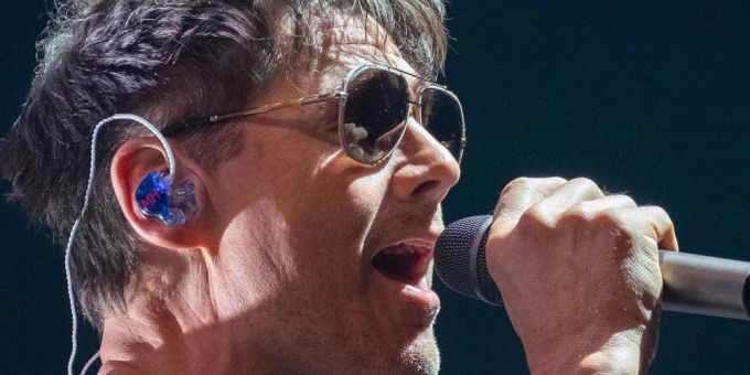 Sänger Morten Harket von a-ha während eines Auftritts im norwegischen Trondheim. Sänger Morten Harket von a-ha während eines Auftritts im norwegischen Trondheim.