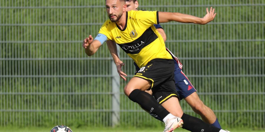 Prattelns Captain und Torgarant Gabriele Stefanelli (vorne) im Spiel gegen den FC Allschwil. - Pratteln