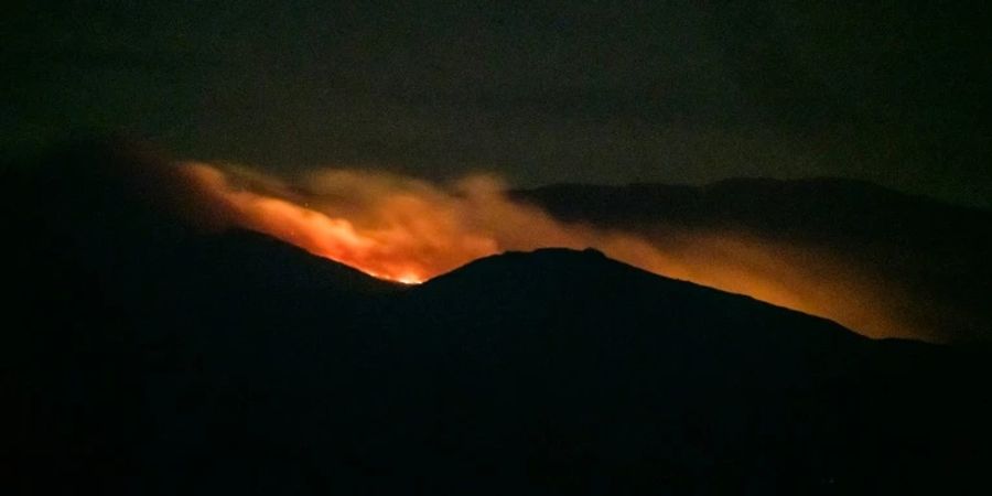 Flammen über dem Aberdare-Nationalpark