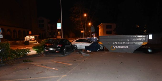 Niederuzwil SG: Fahrer verursacht Selbstunfall mit seinem Auto. Niederuzwil SG