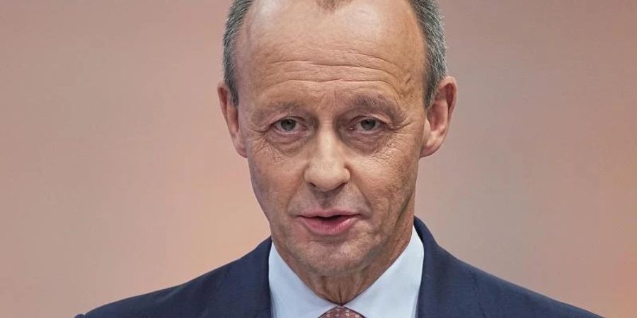 Hofft auf eine Acht vor seinem Ergebnis auf dem Online-Wahlparteitag: Friedrich Merz stellt sich zur Wahl zum neuen CDU-Vorsitzenden. Foto: Michael Kappeler/dpa