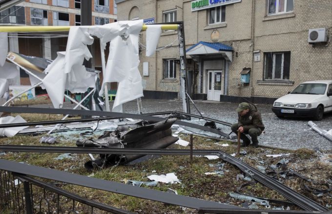 Trümmer nach einer Explosion in Kiew, Ukraine, 24. Februar 2022. Ukraine Konflikt Kiew Explosion