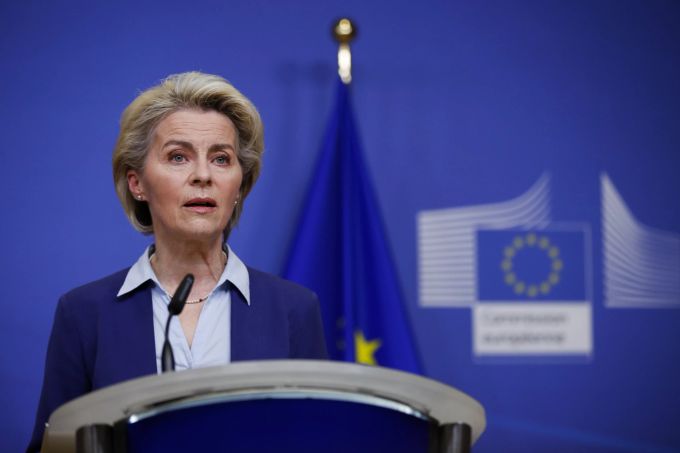 Ursula von der Leyen spricht am 22. Februar 2022 nach dem EU-Beschluss zu den Sanktionen gegenüber Russland. European Commission President Von der Leyen welcomes sanctions against Russia
