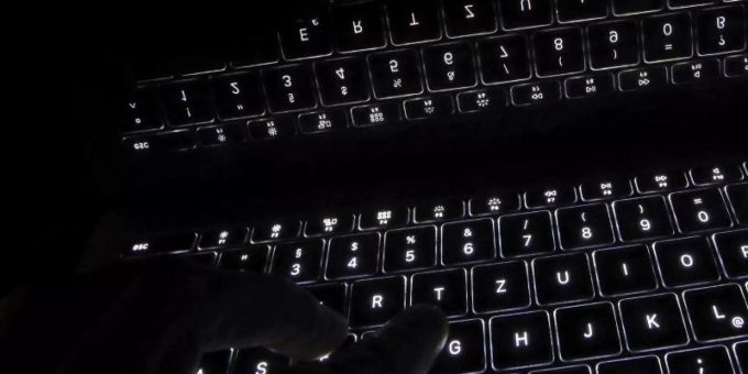 Die kriminelle Masche um Finanzanlagen auf gefälschten Online-Plattformen war im vergangenen Herbst in die Schlagzeilen geraten (Symbolbild). Foto: Karl-Josef Hildenbrand/dpa Die kriminelle Masche um Finanzanlagen auf gefälschten Online-Plattformen war im vergangenen Herbst in die Schlagzeilen geraten (Symbolbild). Foto: Karl-Josef Hildenbrand/dpa