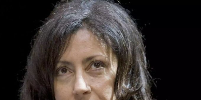 Die französische Schriftstellerin Yasmina Reza wagt sich an ein heikles Thema. Foto: picture alliance / Peer Grimm/dpa Die französische Schriftstellerin Yasmina Reza wagt sich an ein heikles Thema. Foto: picture alliance / Peer Grimm/dpa