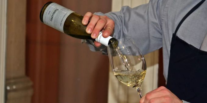 Ein Thurgauer wurde von der Sommelier-Weiterbildung ausgeschlossen, weil er nur einmal geimpft ist. (Symbolbild) Coronavirus
