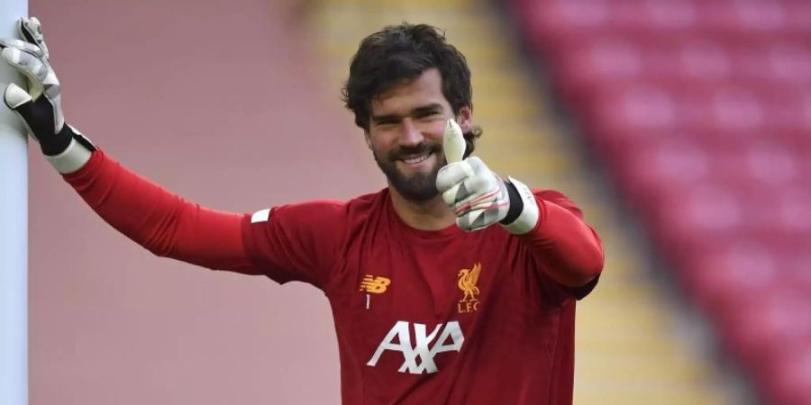 Liverpool-Keeper Alisson schwärmt von Trainer Klopp. Foto: Paul Ellis/Pool AFP via AP/dpa