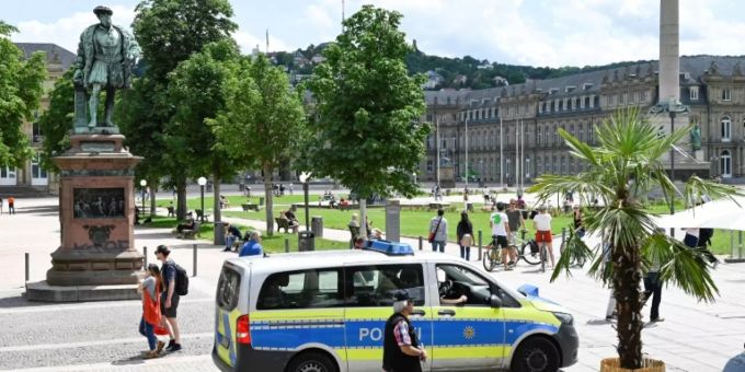 Polizeistreife in Stuttgart am Sonntag Polizeistreife in Stuttgart am Sonntag