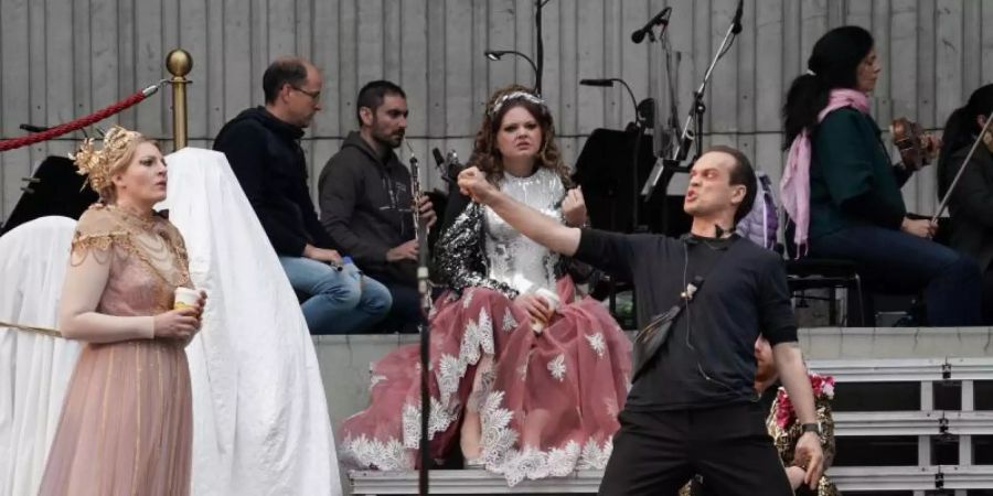 «Das Rheingold» hat auf dem Parkdeck der Deutschen Oper Berlin stattgefunden. Foto: Jörg Carstensen/dpa