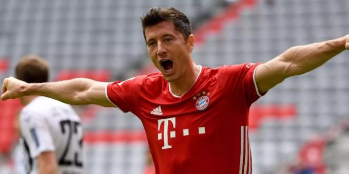 Bayerns Robert Lewandowski schraubte sein Torkonto gegen den SC Freiburg weiter nach oben. Foto: Sven Hoppe/dpa-Pool/dpa Bayerns Robert Lewandowski schraubte sein Torkonto gegen den SC Freiburg weiter nach oben. Foto: Sven Hoppe/dpa-Pool/dpa