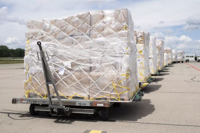 Die Hilfsgüter, bevor sie verldaen und nach Venezuela transportiert werden. Venezuela