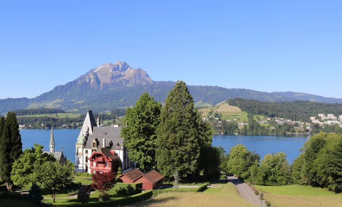Von März bis August finden im Schloss Meggenhorn in Meggen LU normalerweise um die 30 Hochzeiten statt. Hochzeit Meggen