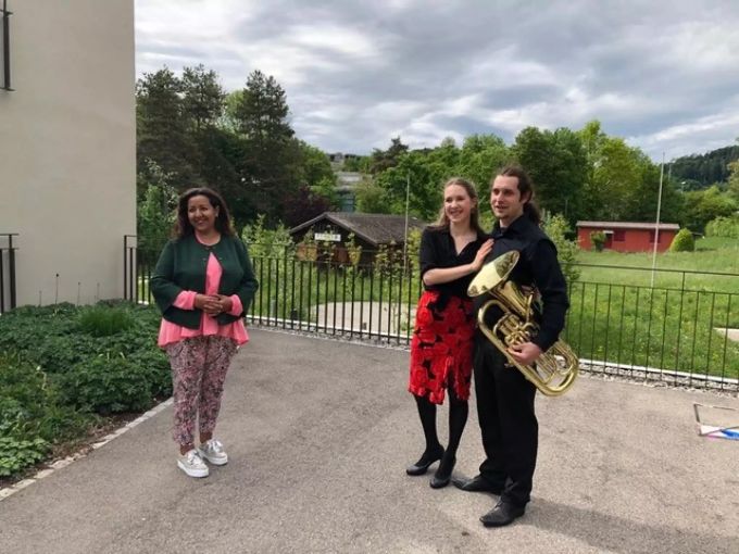 Anita Alagia (links) und die Künstler Selina Maria Batliner und Jean-François Simon an einem Konzert organisiert vom Frauenverein. Frauenverein Bolligen