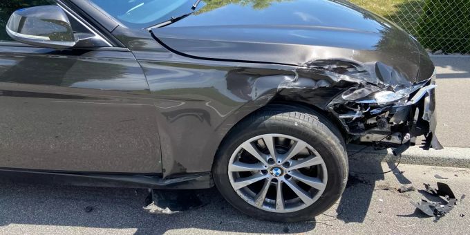 Verkehrsunfall mit Patrouillenwagen. Verkehrsunfall mit Patrouillenwagen