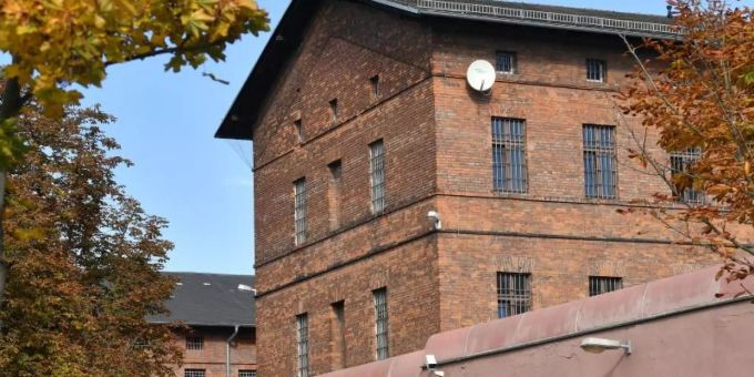 Blick auf die Hauptanstalt der Justizvollzugsanstalt in Halle/Saale. Dort sass Stephan B. von Halle bisher in Untersuchungshaft - und unternahm einen Fluchtversuch. halle