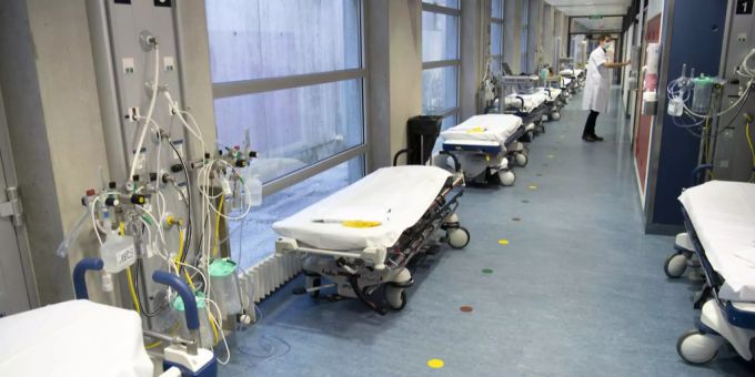 Aus Angst vor einer Corona-Infektion meiden viele Menschen die Spitäler. (Symbolbild) Krankenhaus