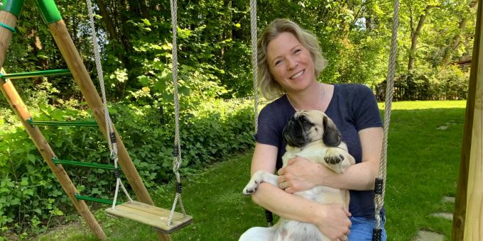 Anouk Marazzi aus Muri mit Hund Bee. Anouk Marazzi Muri-Gümligen