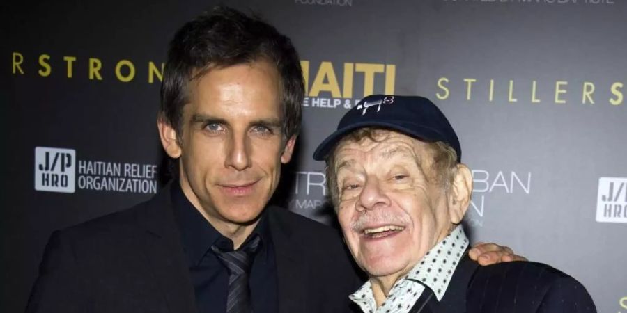 Ben Stiller (l) mit seinem Vater und Berufskollegen Jerry Stiller (2011). Foto: Charles Sykes/FR170266 AP/dpa