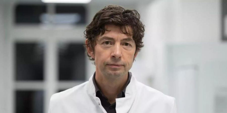 Der Podcast mit dem Berliner Virologen Christian Drosten wurde gleich doppelt mit dem Grimme Online Award ausgezeichnet. Foto: Christophe Gateau/dpa
