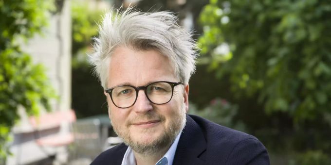 Dani Landolf wird die Geschäftsleitung der Solothurner Literaturtage offiziell ab August übernehmen. Doch im Hintergrund arbeitet er bereits an der aktuellen Ausgabe mit, die heute beginnt: Die Werkschau digital durchzuführen sei «ein Experiment». Dani Landolf wird die Geschäftsleitung der Solothurner Literaturtage offiziell ab August übernehmen. Doch im Hintergrund arbeitet er bereits an der aktuellen Ausgabe mit, die heute beginnt: Die Werkschau digital durchzuführen sei «ein Experiment».