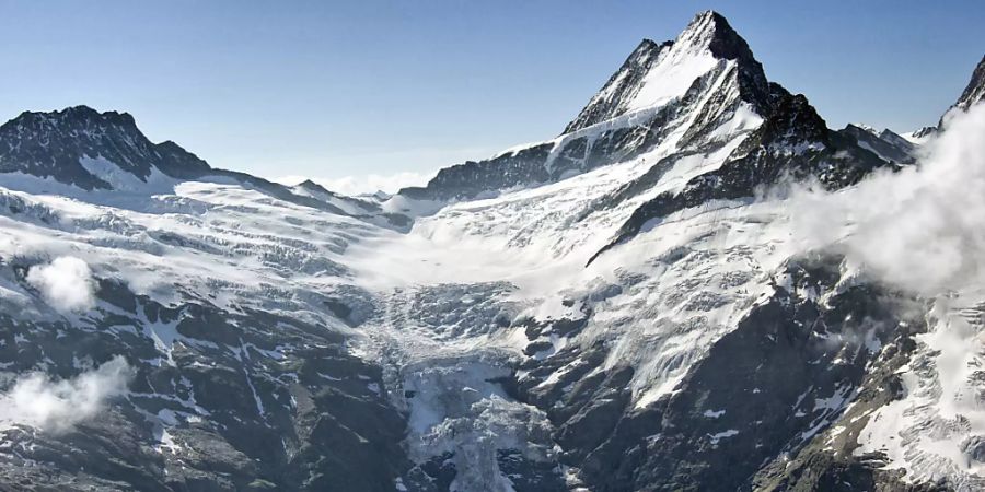 Das Schreckhorn (rechts der Bildmitte) oberhalb von Grindelwald. (Archivbild)