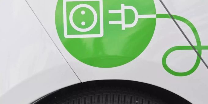Laut einer Umfrage wollen sich 11 Prozent der potenziellen Autokäufer ein reines E-Auto anschaffen. Foto: Patrick Pleul/dpa-Zentralbild/dpa Laut einer Umfrage wollen sich 11 Prozent der potenziellen Autokäufer ein reines E-Auto anschaffen. Foto: Patrick Pleul/dpa-Zentralbild/dpa
