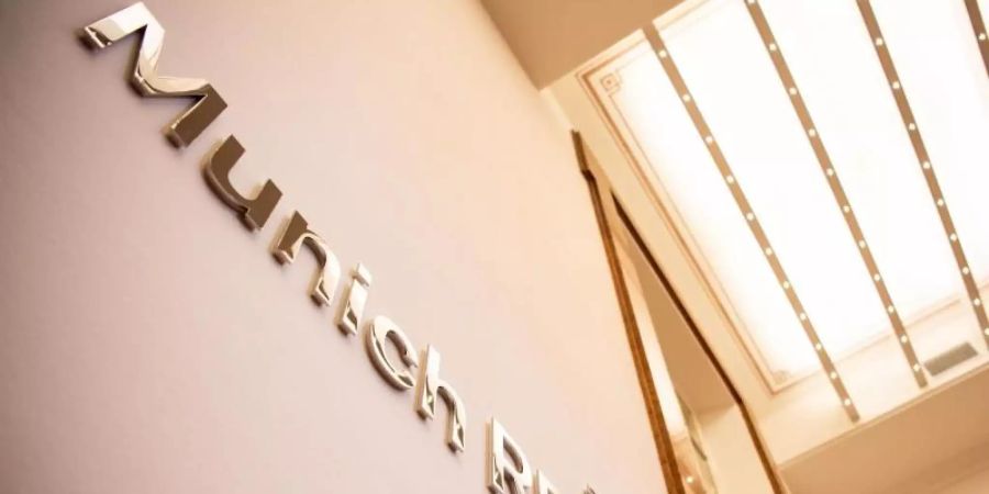Munich Re verzeichnet einen deutlichen Quartalsgewinn - musste aber viel Geld für Corona-Schäden aufwenden. Foto: Lino Mirgeler/dpa