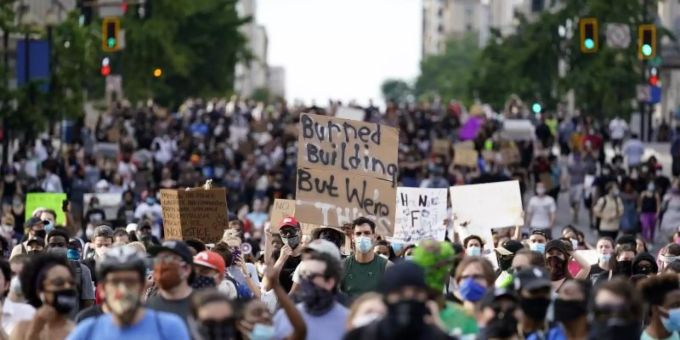 Demonstranten in Washington protestieren gegen Rassismus und Polizeigewalt. demonstration washington