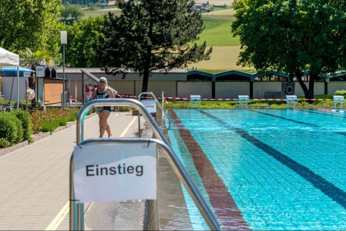 Ein- und Ausstieg sind im Schwimmbad klar markiert